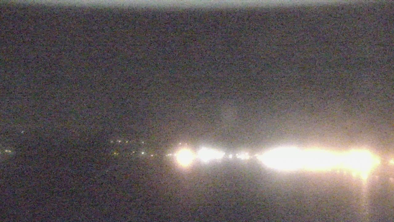 Thumbnail for current weather camera view from Wyndham Garden Lake Guntersville in Guntersville, Alabama