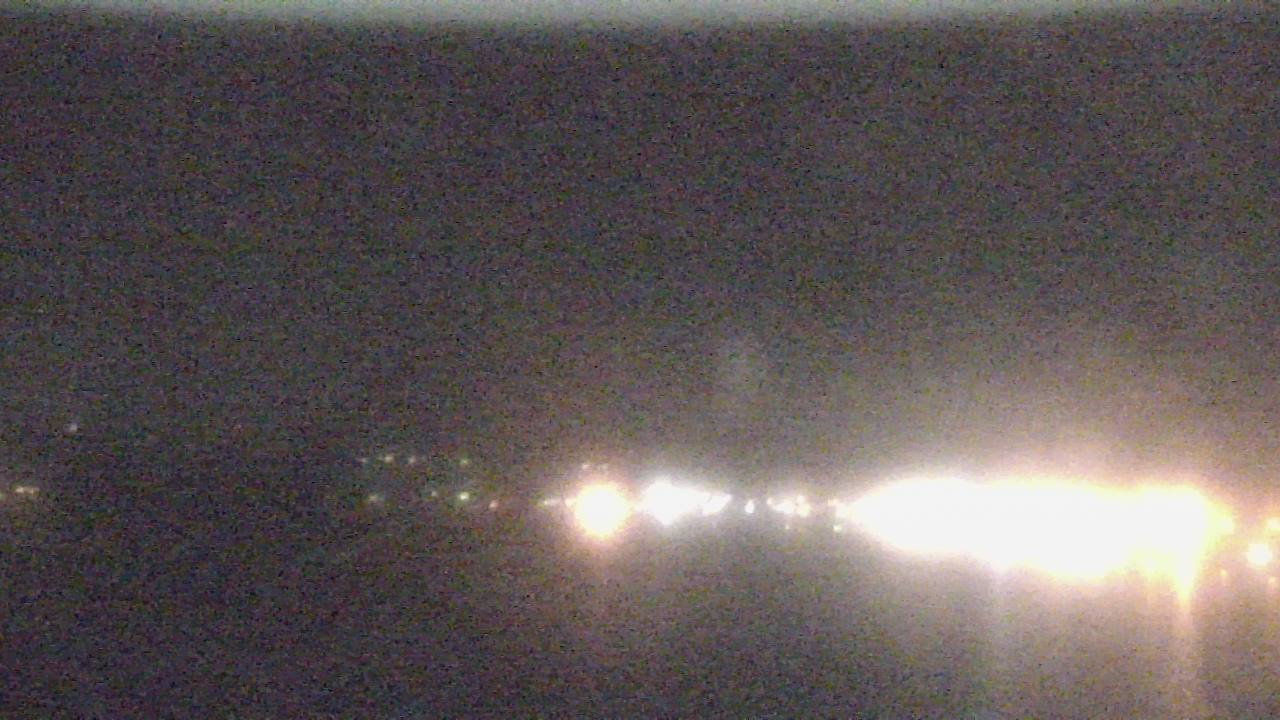 Thumbnail for current weather camera view from Wyndham Garden Lake Guntersville in Guntersville, Alabama