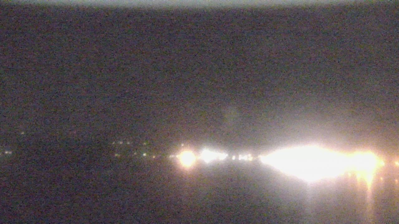 Thumbnail for current weather camera view from Wyndham Garden Lake Guntersville in Guntersville, Alabama