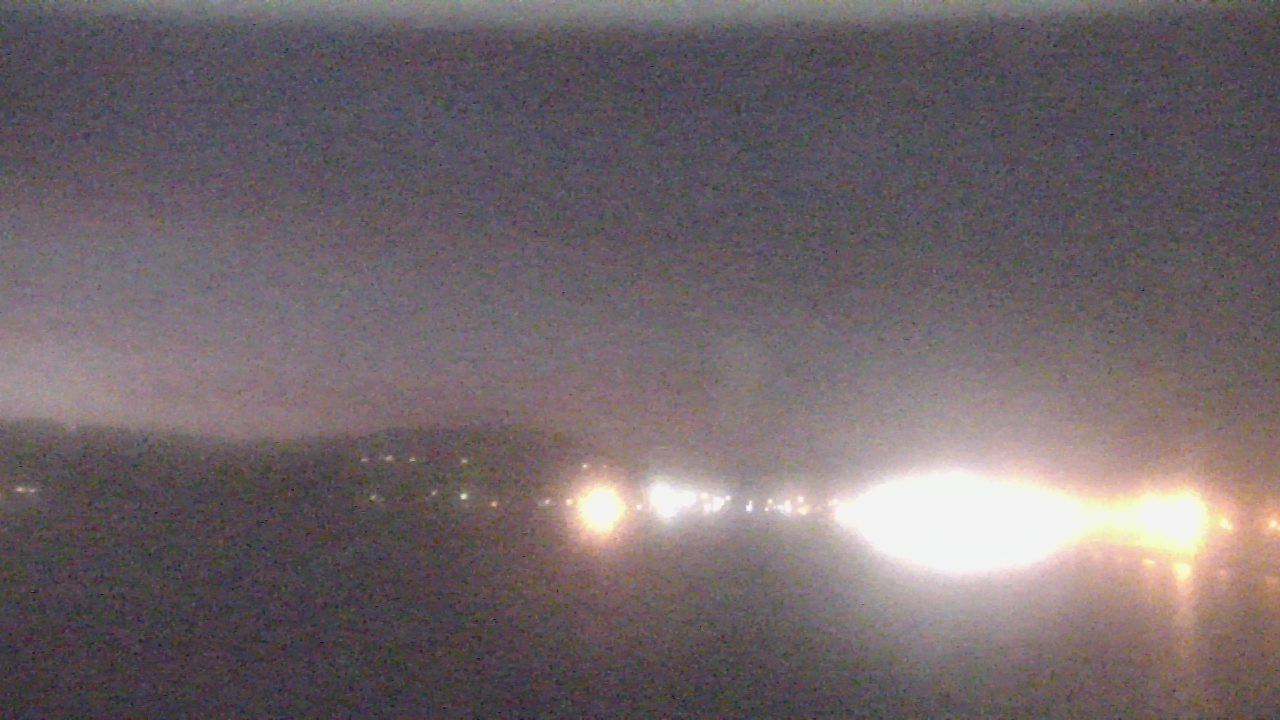 Thumbnail for current weather camera view from Wyndham Garden Lake Guntersville in Guntersville, Alabama