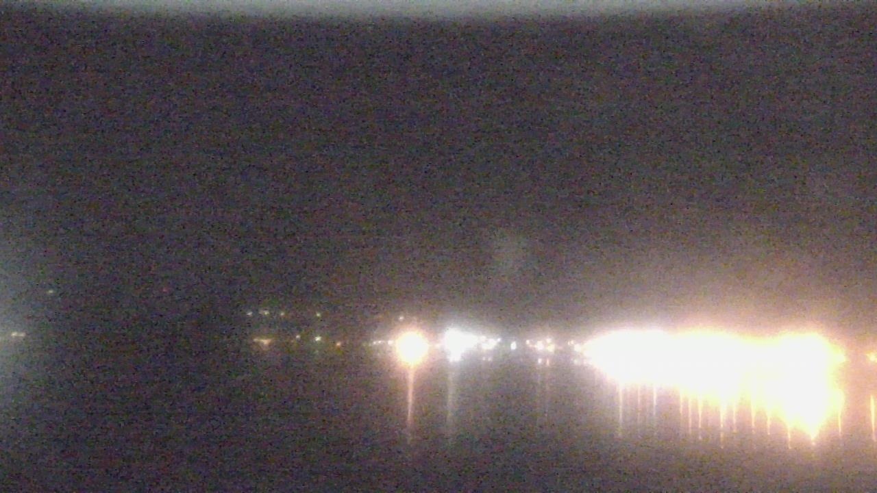 Thumbnail for current weather camera view from Wyndham Garden Lake Guntersville in Guntersville, Alabama