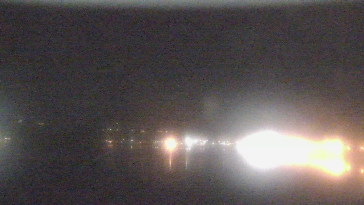 Thumbnail for current weather camera view from Wyndham Garden Lake Guntersville in Guntersville, Alabama