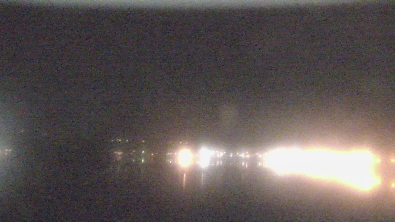 Thumbnail for current weather camera view from Wyndham Garden Lake Guntersville in Guntersville, Alabama