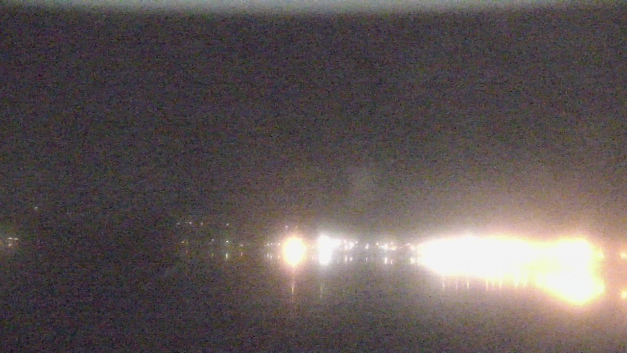 Thumbnail for current weather camera view from Wyndham Garden Lake Guntersville in Guntersville, Alabama