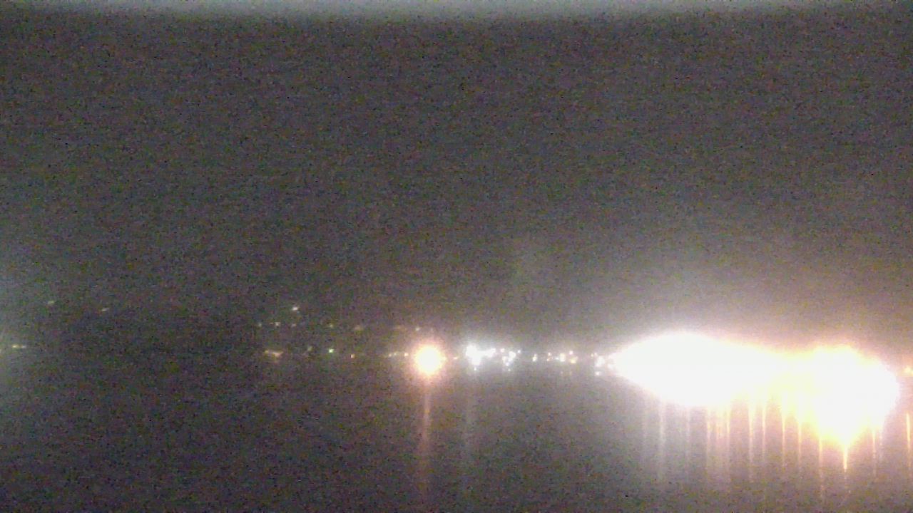 Thumbnail for current weather camera view from Wyndham Garden Lake Guntersville in Guntersville, Alabama