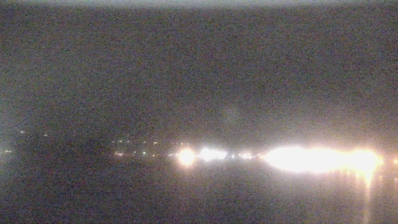 Thumbnail for current weather camera view from Wyndham Garden Lake Guntersville in Guntersville, Alabama