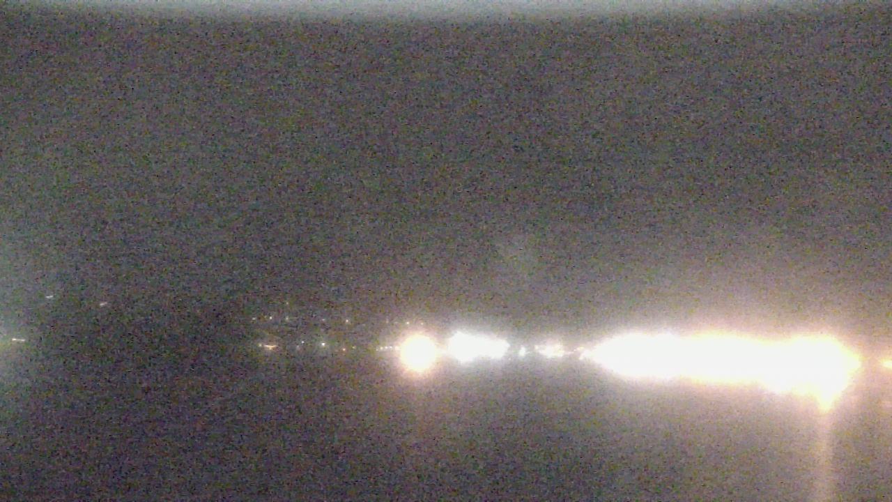 Thumbnail for current weather camera view from Wyndham Garden Lake Guntersville in Guntersville, Alabama