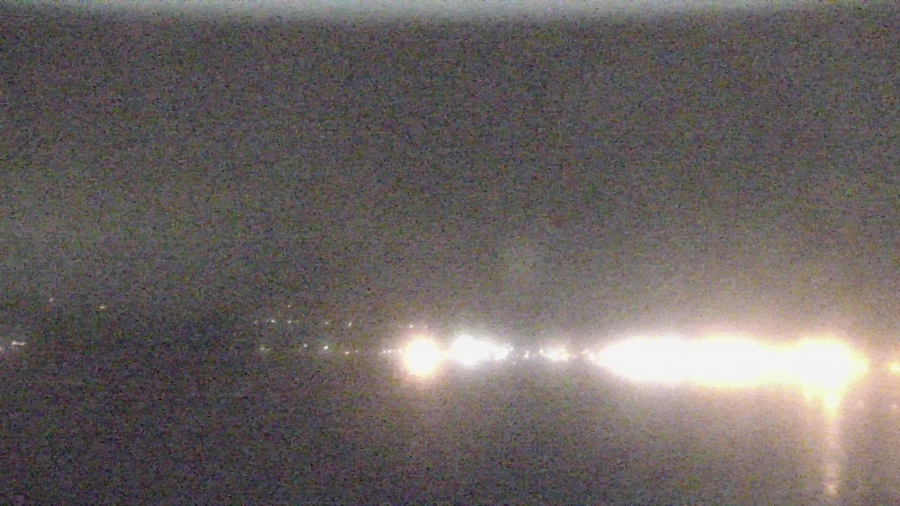 Thumbnail for current weather camera view from Wyndham Garden Lake Guntersville in Guntersville, Alabama