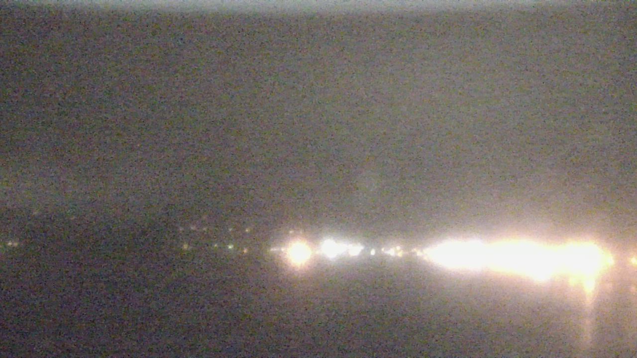 Thumbnail for current weather camera view from Wyndham Garden Lake Guntersville in Guntersville, Alabama