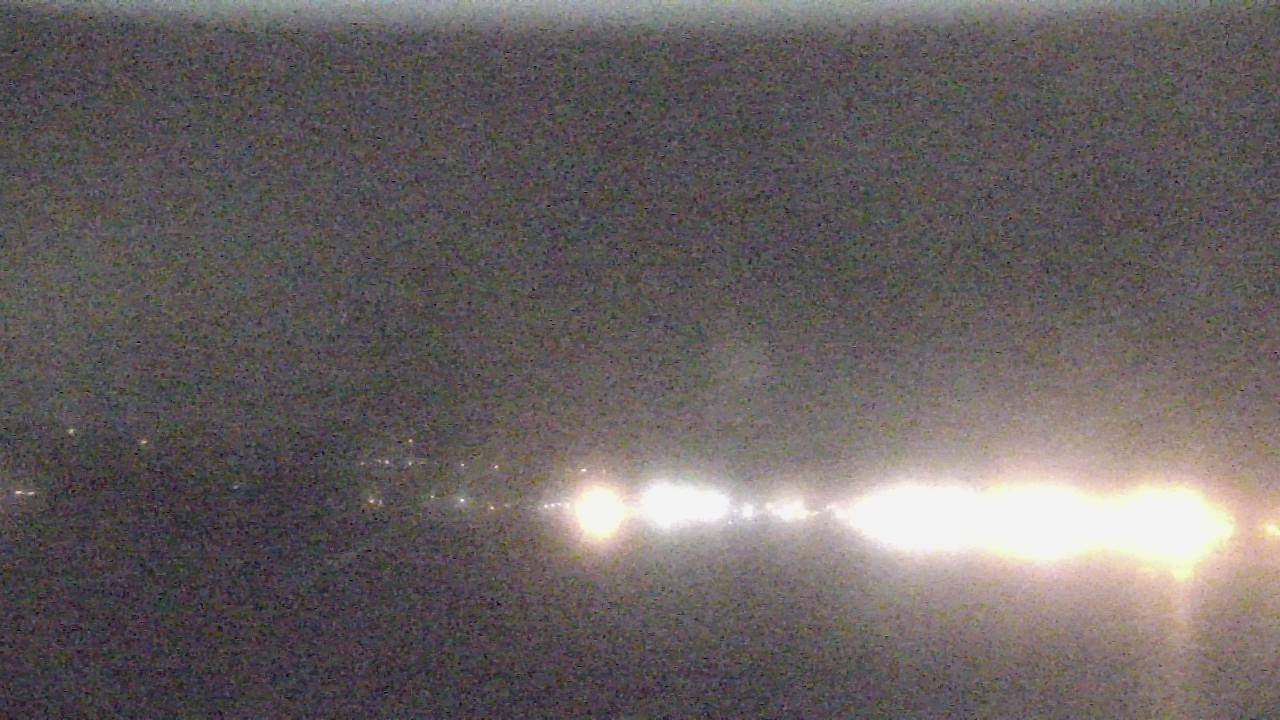 Thumbnail for current weather camera view from Wyndham Garden Lake Guntersville in Guntersville, Alabama