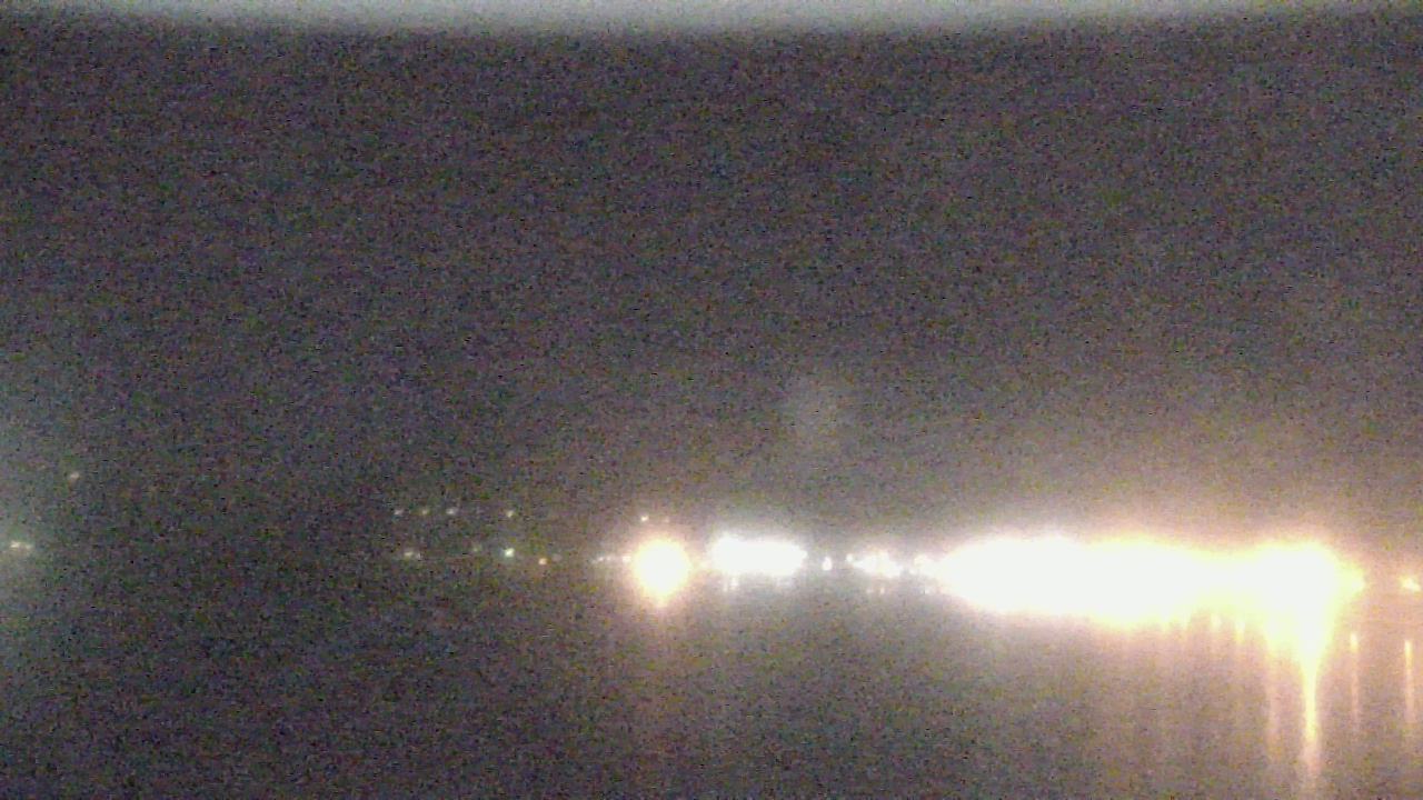 Thumbnail for current weather camera view from Wyndham Garden Lake Guntersville in Guntersville, Alabama