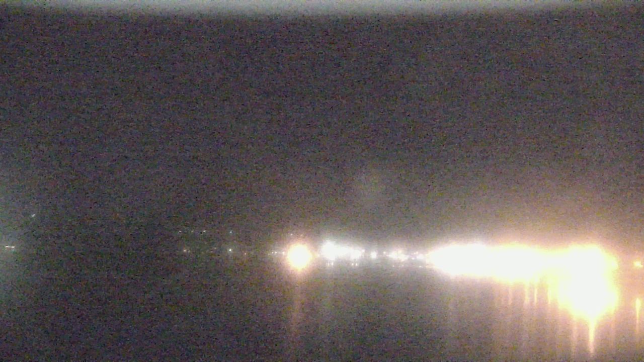 Thumbnail for current weather camera view from Wyndham Garden Lake Guntersville in Guntersville, Alabama