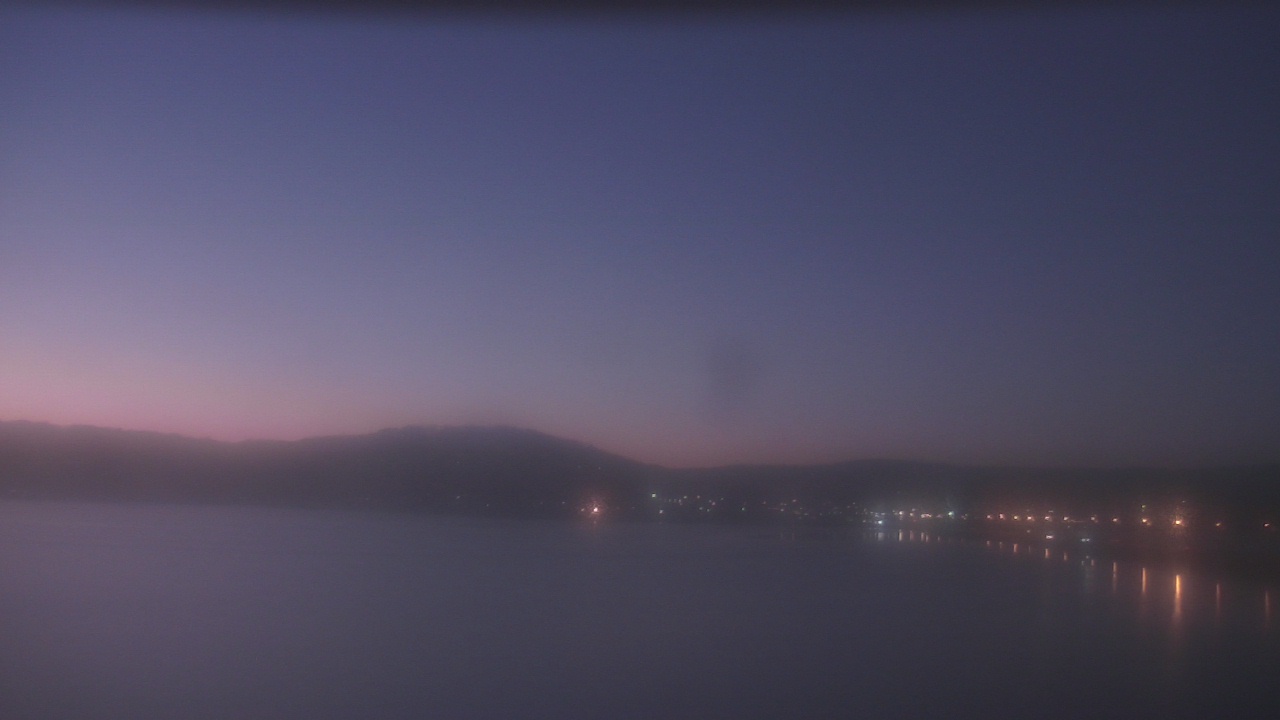 Thumbnail for current weather camera view from Wyndham Garden Lake Guntersville in Guntersville, Alabama
