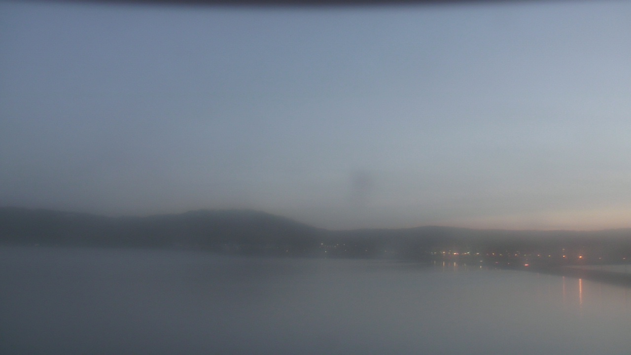 Thumbnail for current weather camera view from Wyndham Garden Lake Guntersville in Guntersville, Alabama