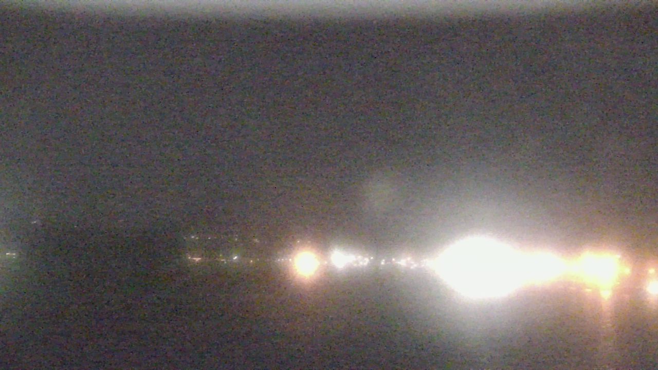 Thumbnail for current weather camera view from Wyndham Garden Lake Guntersville in Guntersville, Alabama