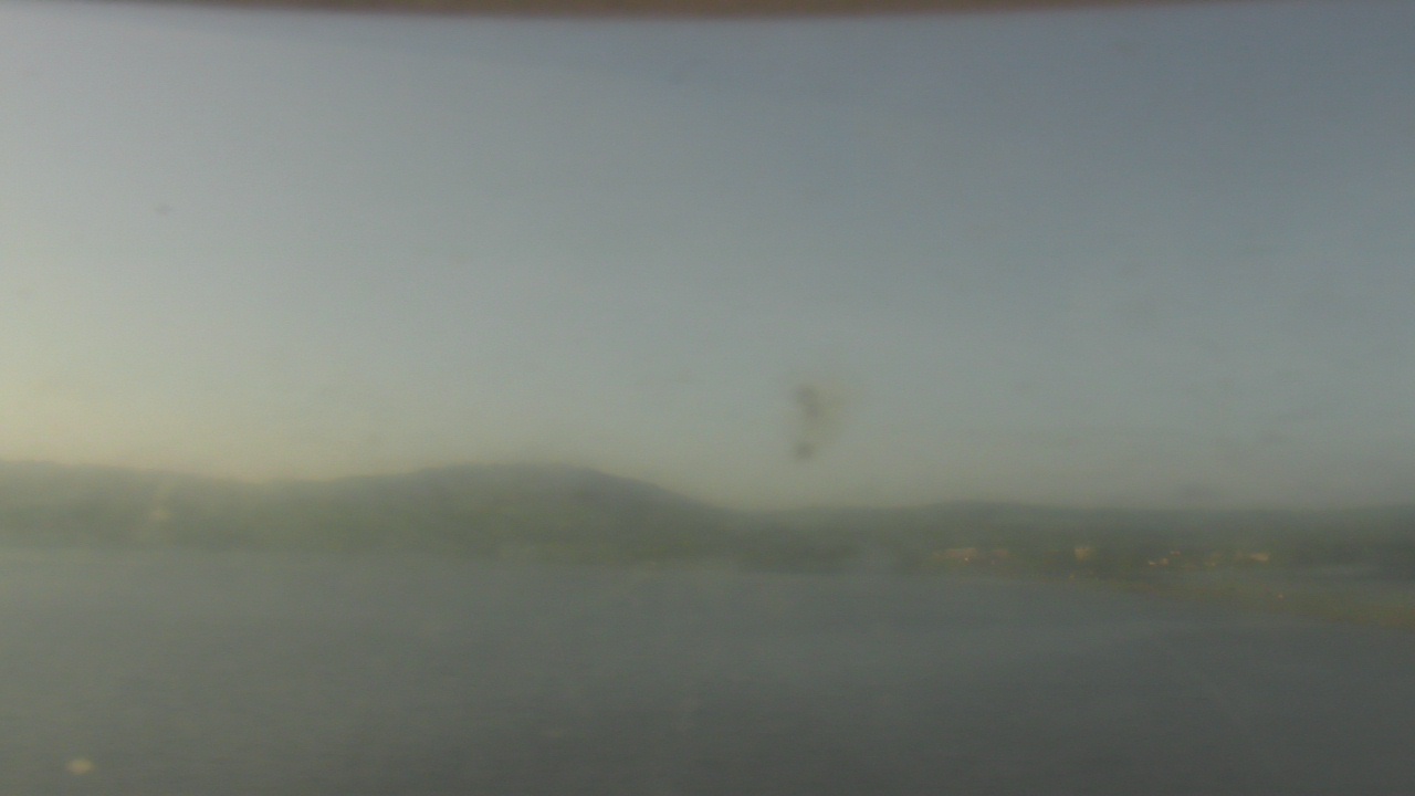 Thumbnail for current weather camera view from Wyndham Garden Lake Guntersville in Guntersville, Alabama