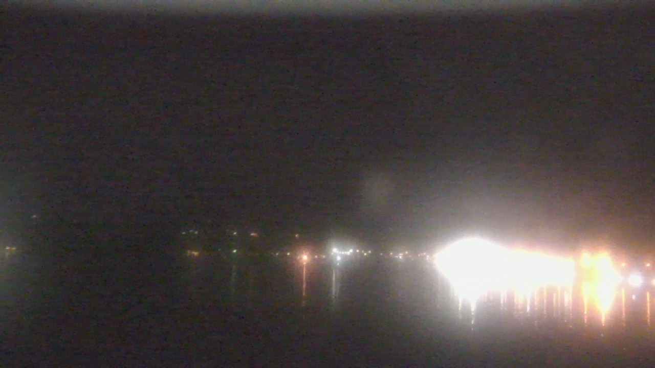Thumbnail for current weather camera view from Wyndham Garden Lake Guntersville in Guntersville, Alabama