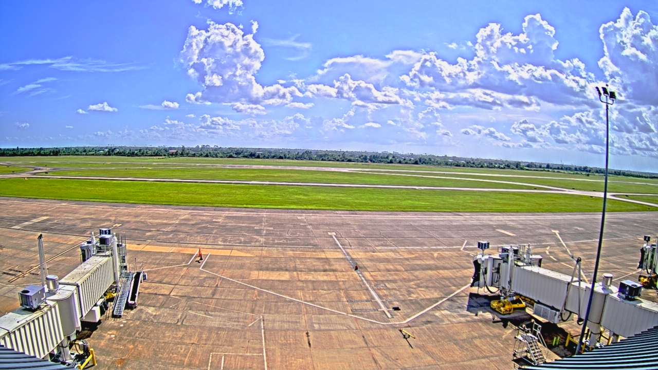 Thumbnail for current weather camera view from Lake Charles Rgnl Arpt terminal bldg in Lake Charles, Louisiana