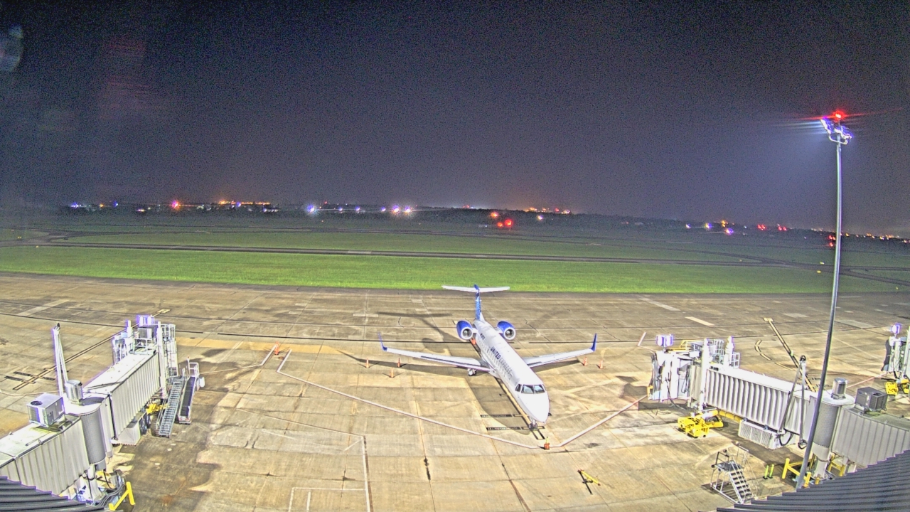Thumbnail for current weather camera view from Lake Charles Rgnl Arpt terminal bldg in Lake Charles, Louisiana
