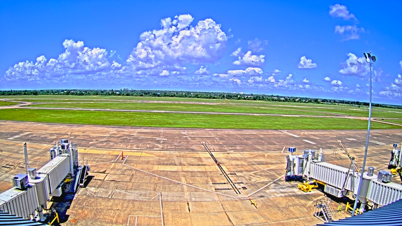 Thumbnail for current weather camera view from Lake Charles Rgnl Arpt terminal bldg in Lake Charles, Louisiana