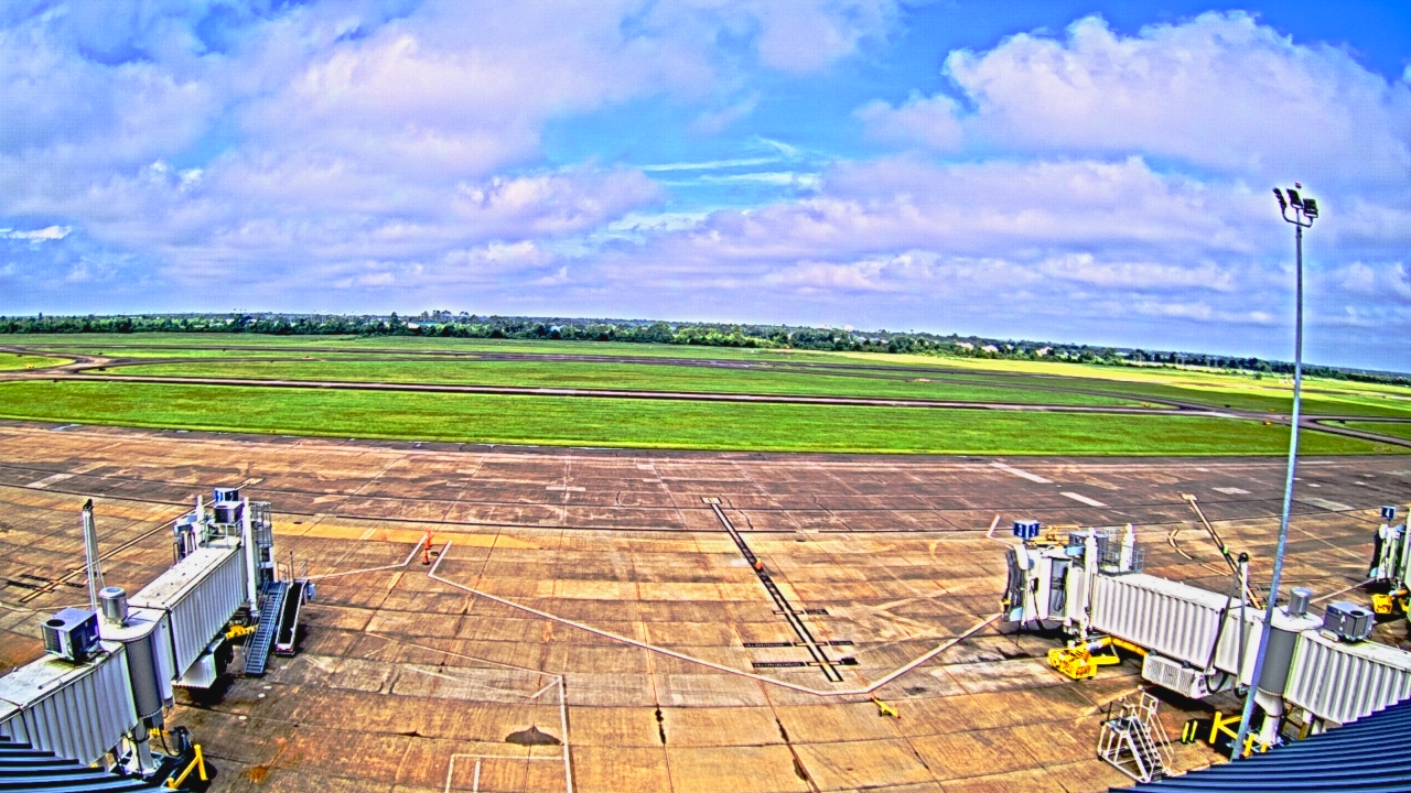 Thumbnail for current weather camera view from Lake Charles Rgnl Arpt terminal bldg in Lake Charles, Louisiana