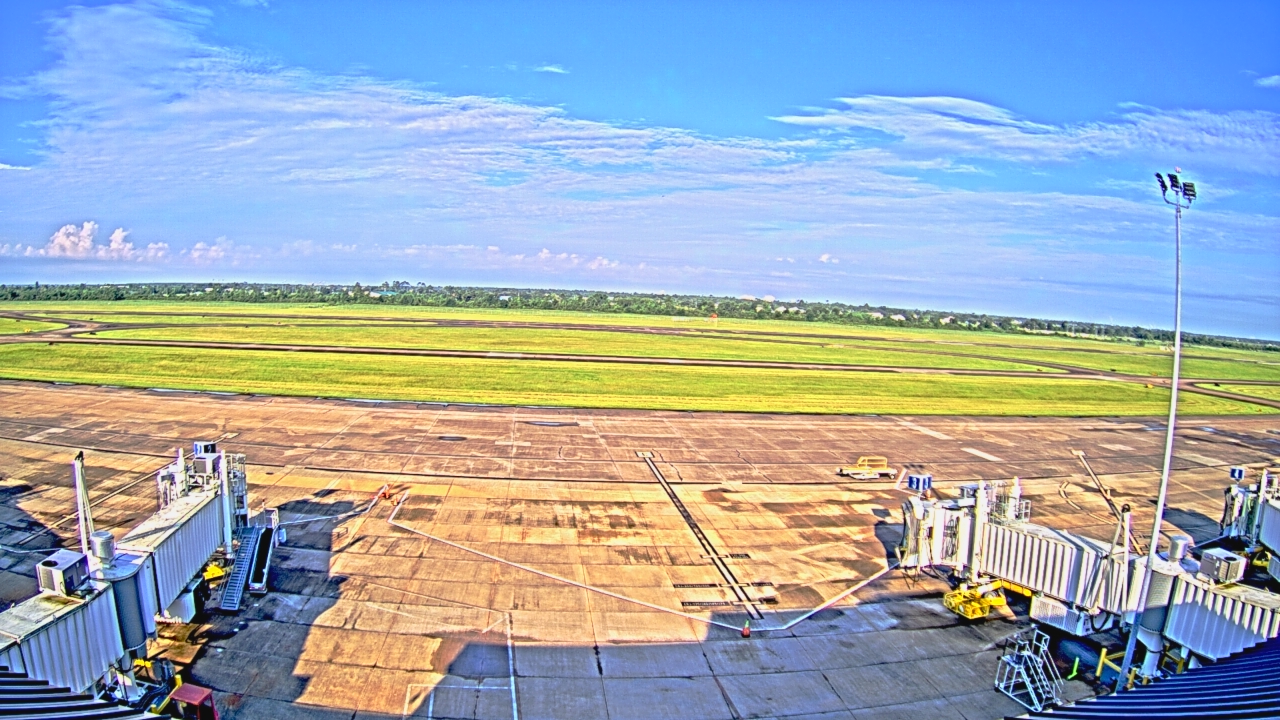 Thumbnail for current weather camera view from Lake Charles Rgnl Arpt terminal bldg in Lake Charles, Louisiana
