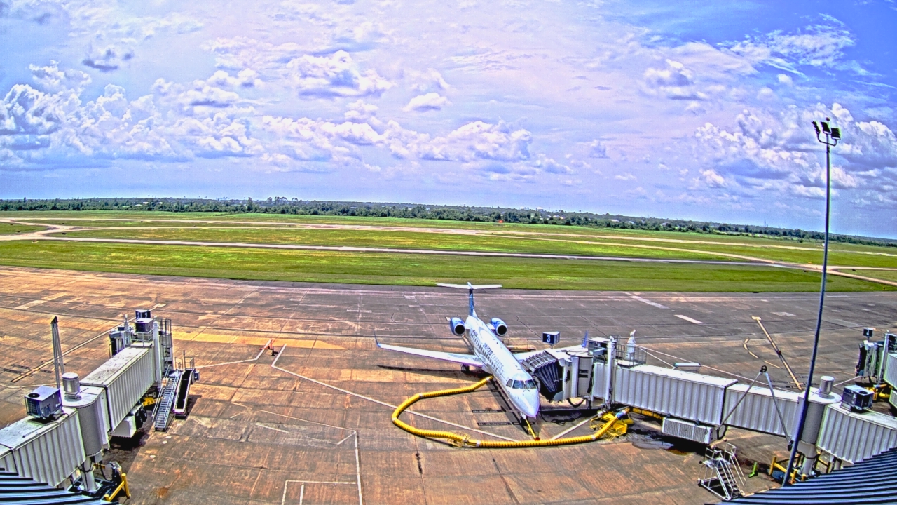 Thumbnail for current weather camera view from Lake Charles Rgnl Arpt terminal bldg in Lake Charles, Louisiana
