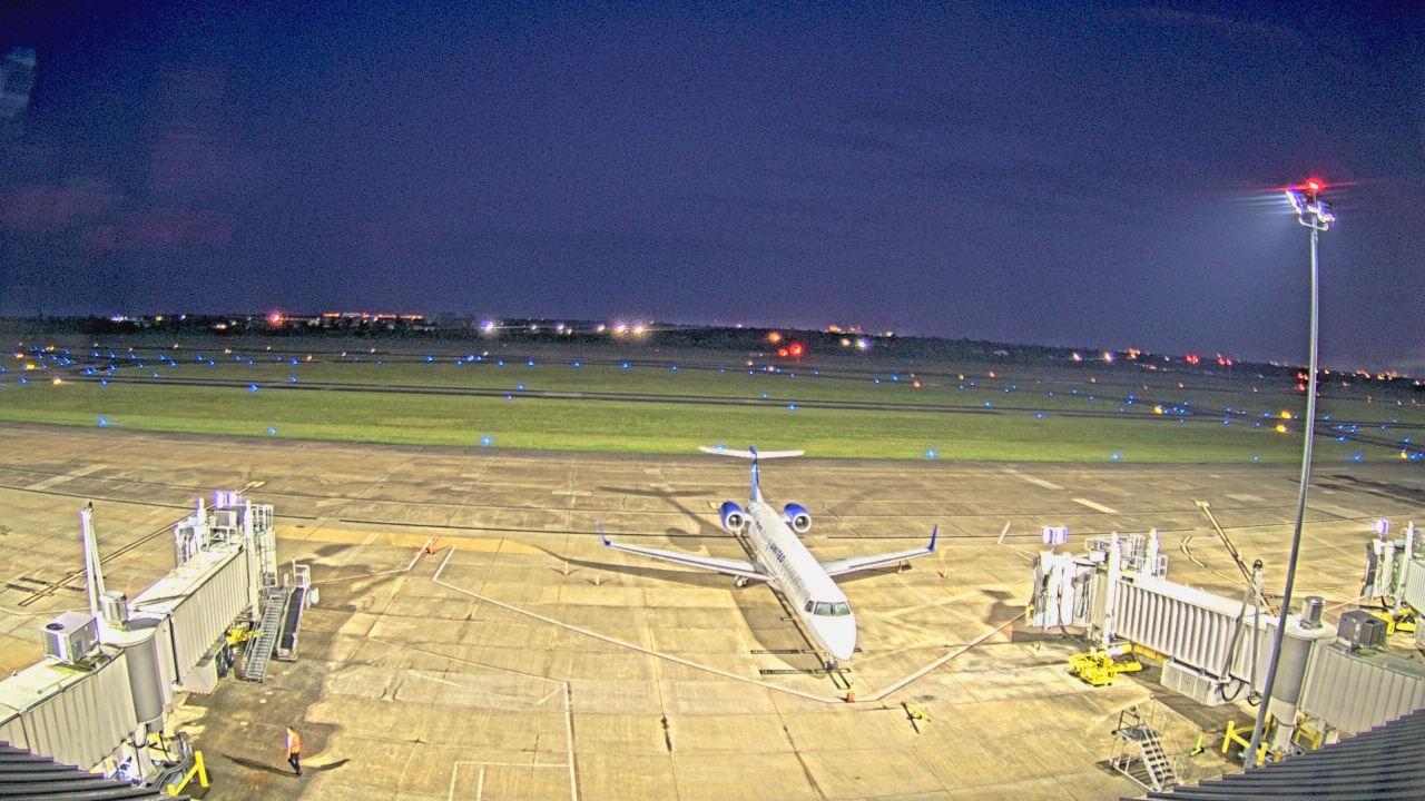 Thumbnail for current weather camera view from Lake Charles Rgnl Arpt terminal bldg in Lake Charles, Louisiana