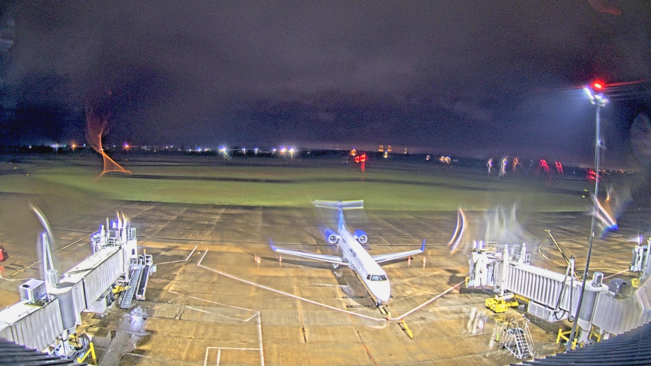 Thumbnail for current weather camera view from Lake Charles Rgnl Arpt terminal bldg in Lake Charles, Louisiana