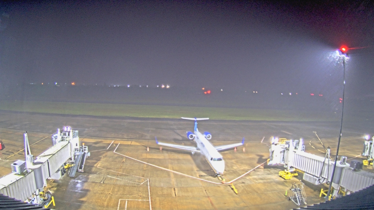 Thumbnail for current weather camera view from Lake Charles Rgnl Arpt terminal bldg in Lake Charles, Louisiana
