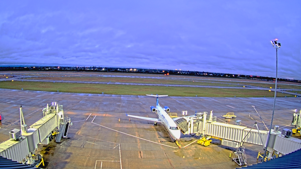 Thumbnail for current weather camera view from Lake Charles Rgnl Arpt terminal bldg in Lake Charles, Louisiana
