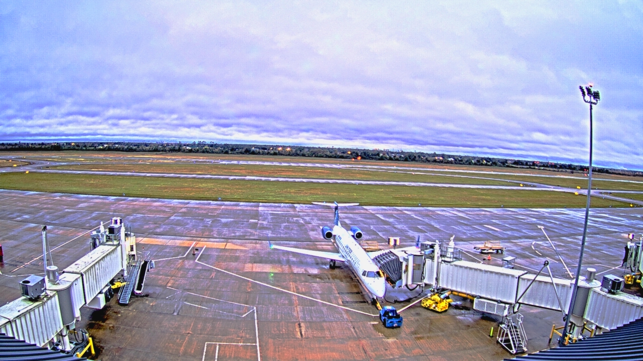 Thumbnail for current weather camera view from Lake Charles Rgnl Arpt terminal bldg in Lake Charles, Louisiana