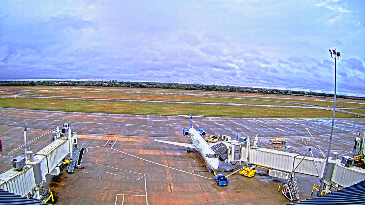 Thumbnail for current weather camera view from Lake Charles Rgnl Arpt terminal bldg in Lake Charles, Louisiana