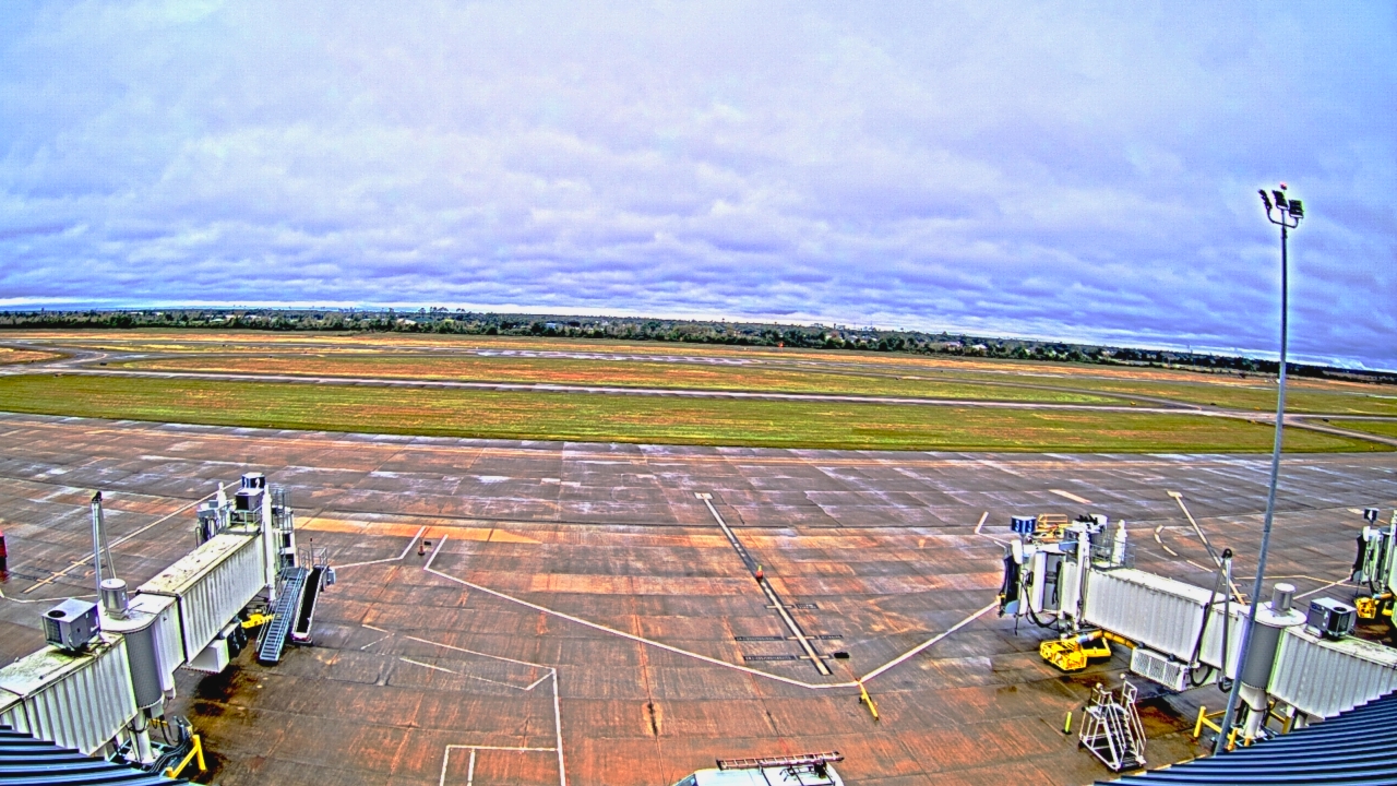Thumbnail for current weather camera view from Lake Charles Rgnl Arpt terminal bldg in Lake Charles, Louisiana