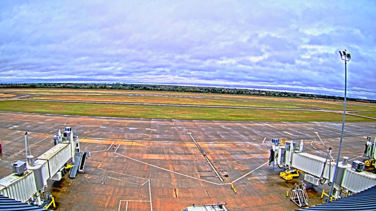 Thumbnail for current weather camera view from Lake Charles Rgnl Arpt terminal bldg in Lake Charles, Louisiana