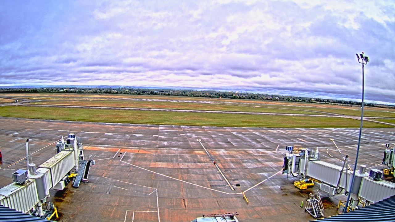Thumbnail for current weather camera view from Lake Charles Rgnl Arpt terminal bldg in Lake Charles, Louisiana