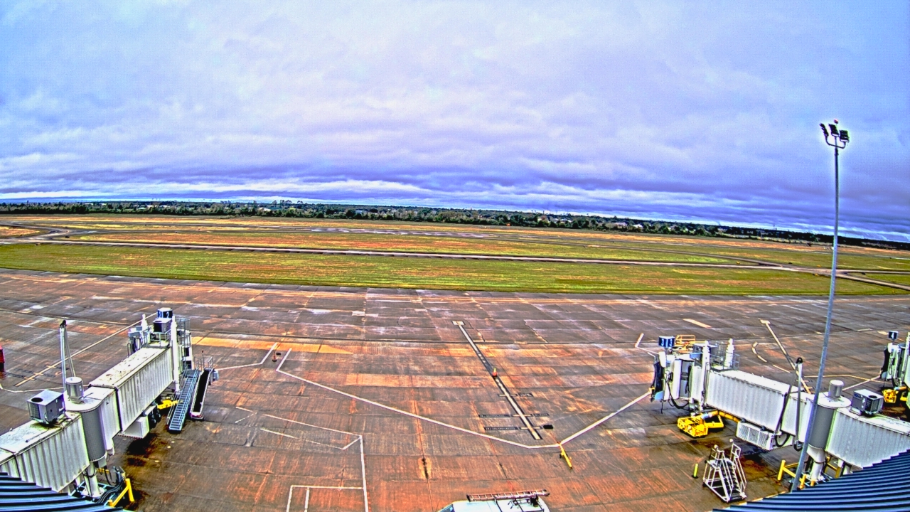 Thumbnail for current weather camera view from Lake Charles Rgnl Arpt terminal bldg in Lake Charles, Louisiana