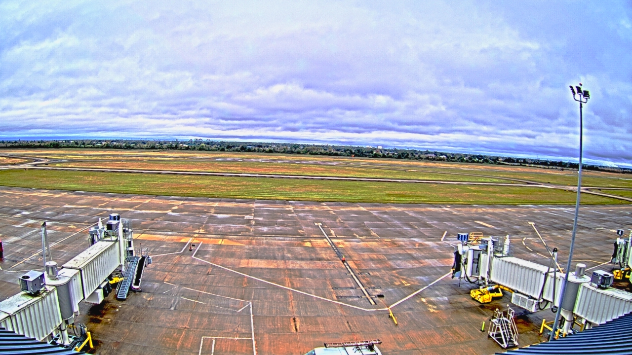 Thumbnail for current weather camera view from Lake Charles Rgnl Arpt terminal bldg in Lake Charles, Louisiana
