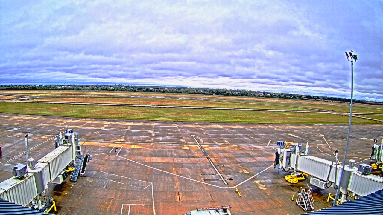 Thumbnail for current weather camera view from Lake Charles Rgnl Arpt terminal bldg in Lake Charles, Louisiana