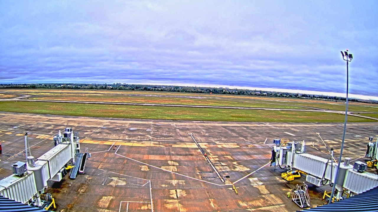 Thumbnail for current weather camera view from Lake Charles Rgnl Arpt terminal bldg in Lake Charles, Louisiana