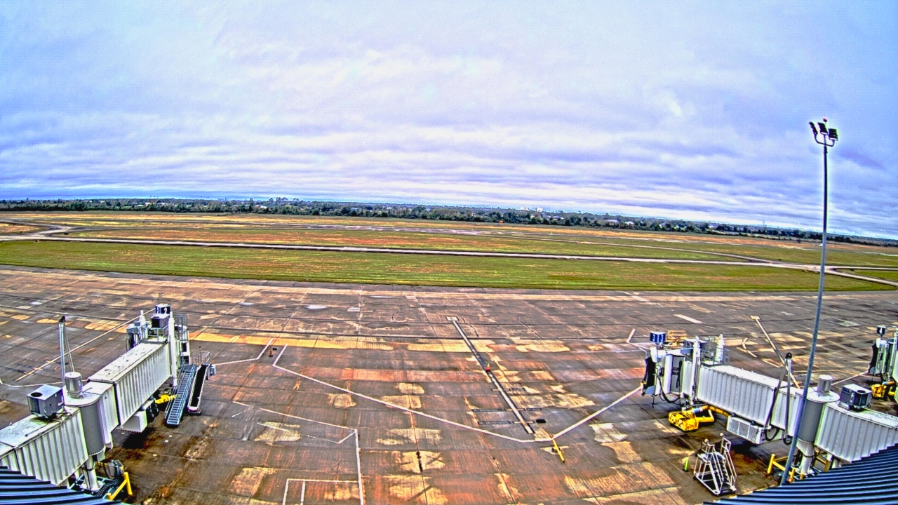 Thumbnail for current weather camera view from Lake Charles Rgnl Arpt terminal bldg in Lake Charles, Louisiana