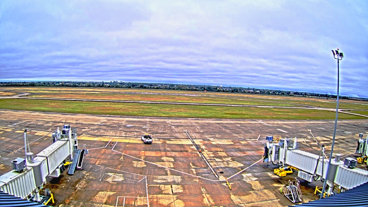 Thumbnail for current weather camera view from Lake Charles Rgnl Arpt terminal bldg in Lake Charles, Louisiana