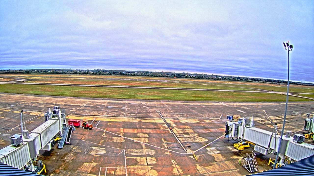 Thumbnail for current weather camera view from Lake Charles Rgnl Arpt terminal bldg in Lake Charles, Louisiana