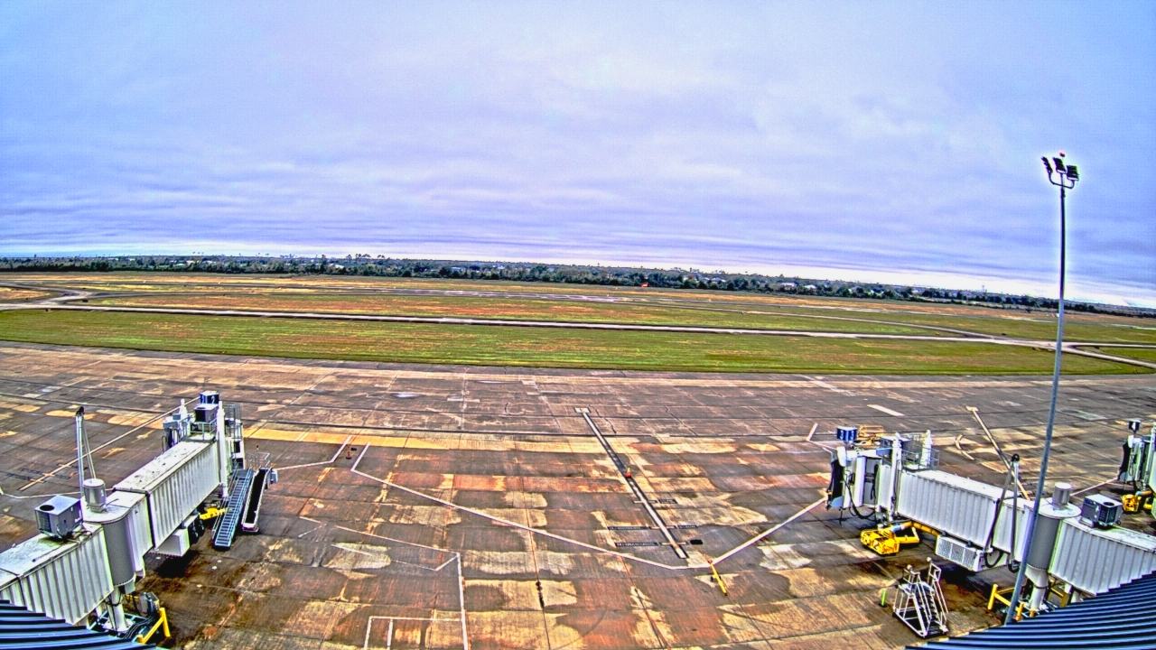 Thumbnail for current weather camera view from Lake Charles Rgnl Arpt terminal bldg in Lake Charles, Louisiana