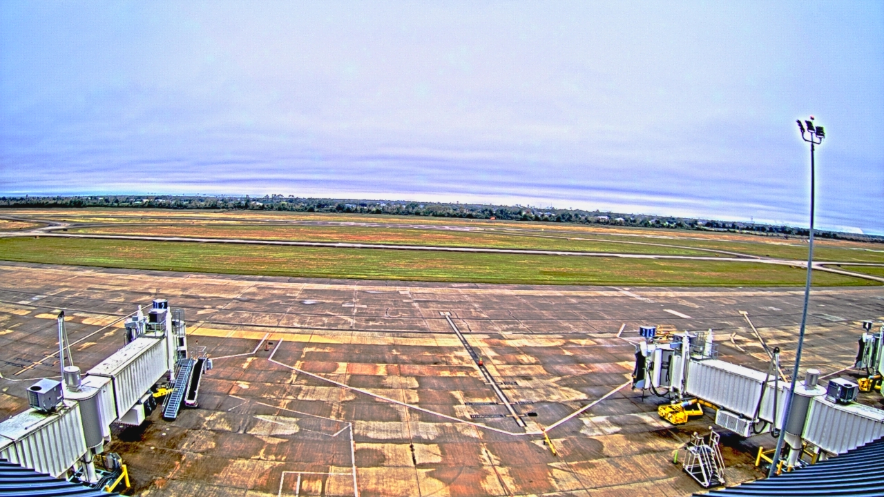 Thumbnail for current weather camera view from Lake Charles Rgnl Arpt terminal bldg in Lake Charles, Louisiana