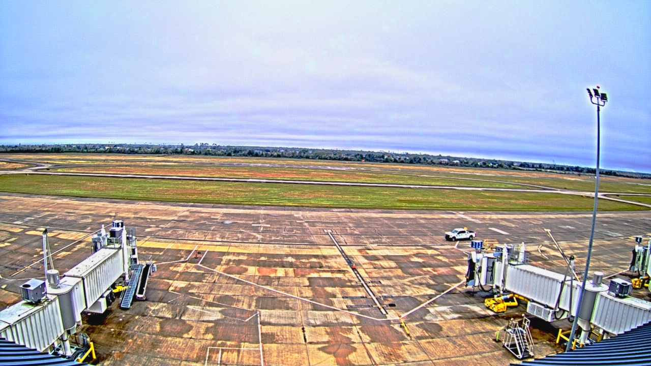 Thumbnail for current weather camera view from Lake Charles Rgnl Arpt terminal bldg in Lake Charles, Louisiana