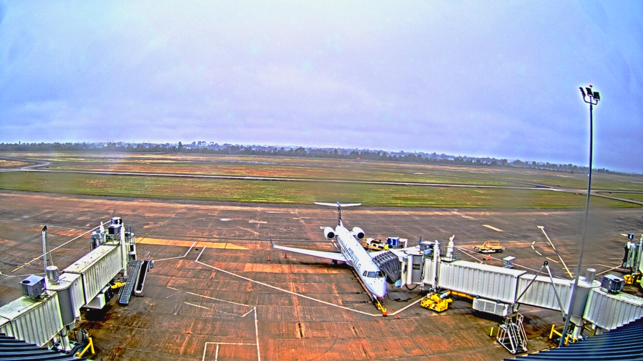 Thumbnail for current weather camera view from Lake Charles Rgnl Arpt terminal bldg in Lake Charles, Louisiana