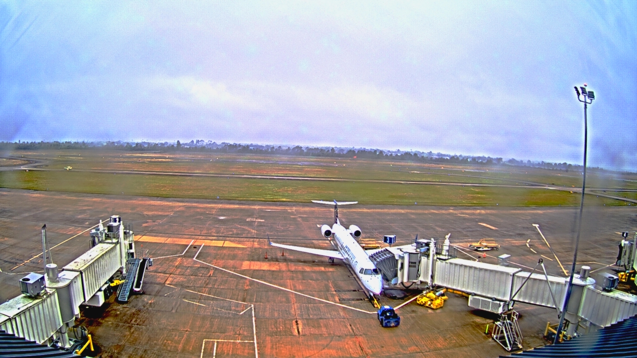 Thumbnail for current weather camera view from Lake Charles Rgnl Arpt terminal bldg in Lake Charles, Louisiana