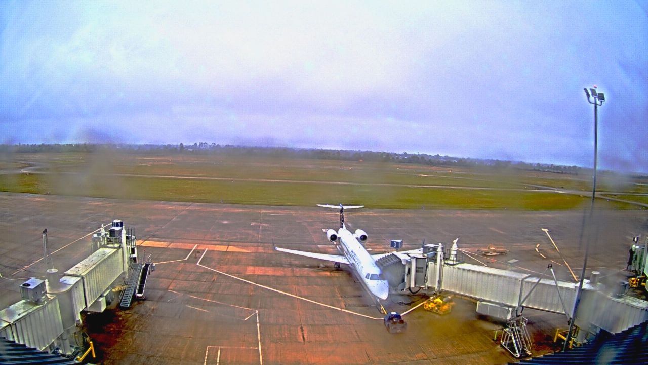 Thumbnail for current weather camera view from Lake Charles Rgnl Arpt terminal bldg in Lake Charles, Louisiana