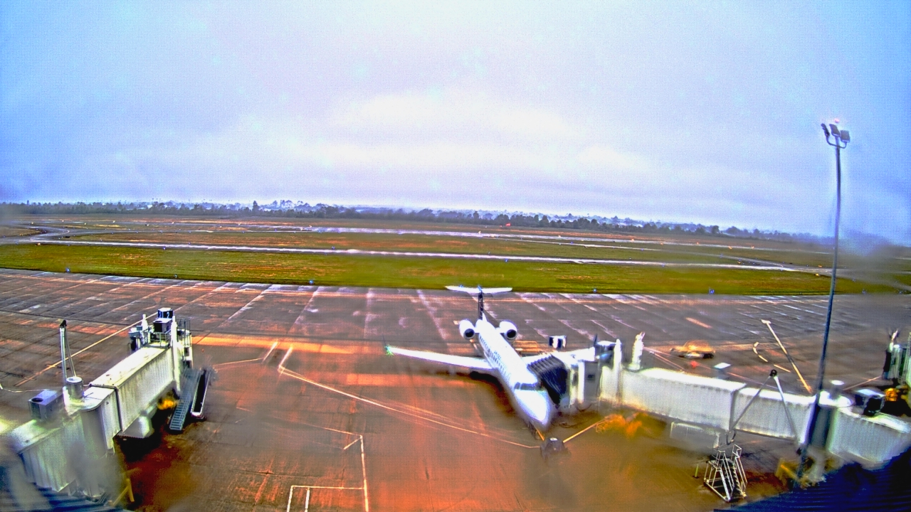 Thumbnail for current weather camera view from Lake Charles Rgnl Arpt terminal bldg in Lake Charles, Louisiana